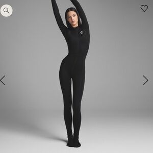 North face x SKIMS Refina Body Suit Onyx XS